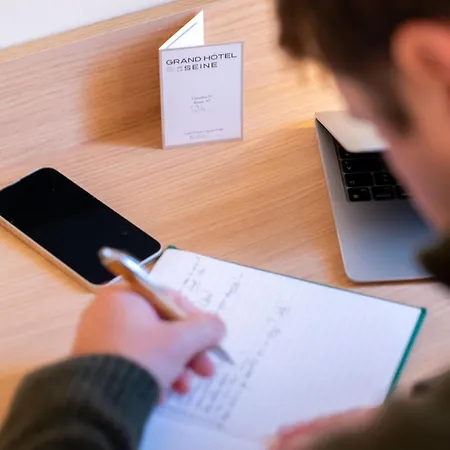 Grand De La Seine Hotel