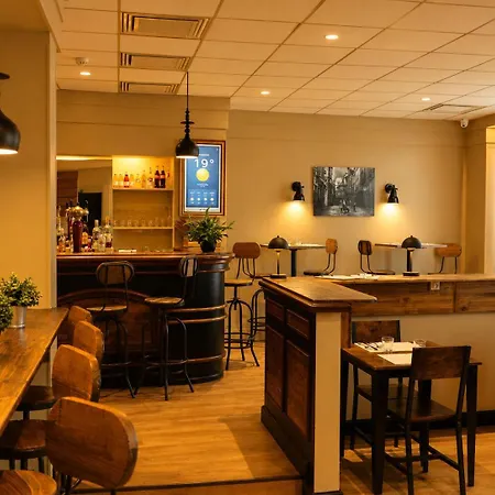 Kyriad Centre 4*