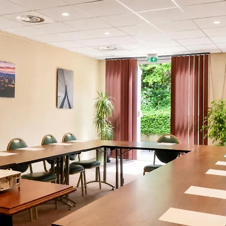 Hotel Kyriad Centre 4*