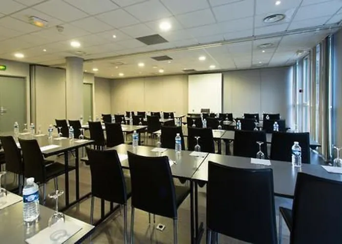 Hotel Kyriad Centre 4*