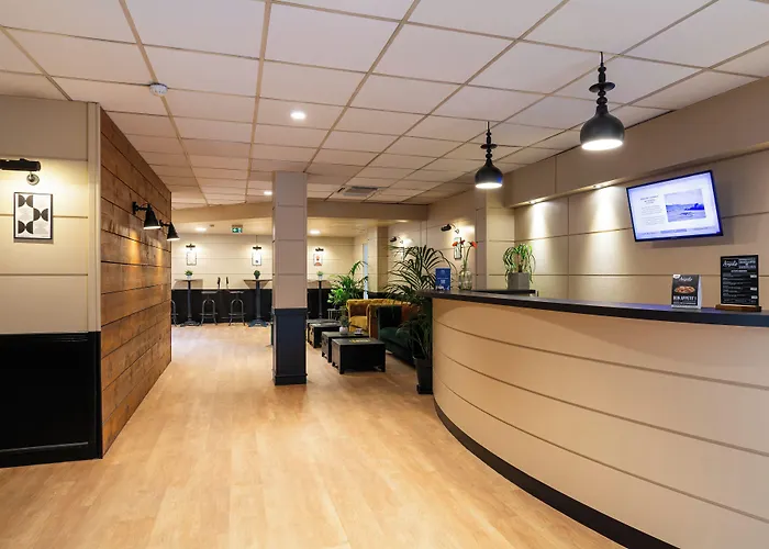 Hotel Kyriad Centre 4*